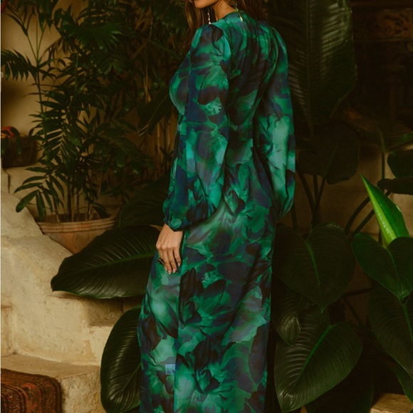 Elegant Green Long Sleeve Dress - Picture 4 of 9